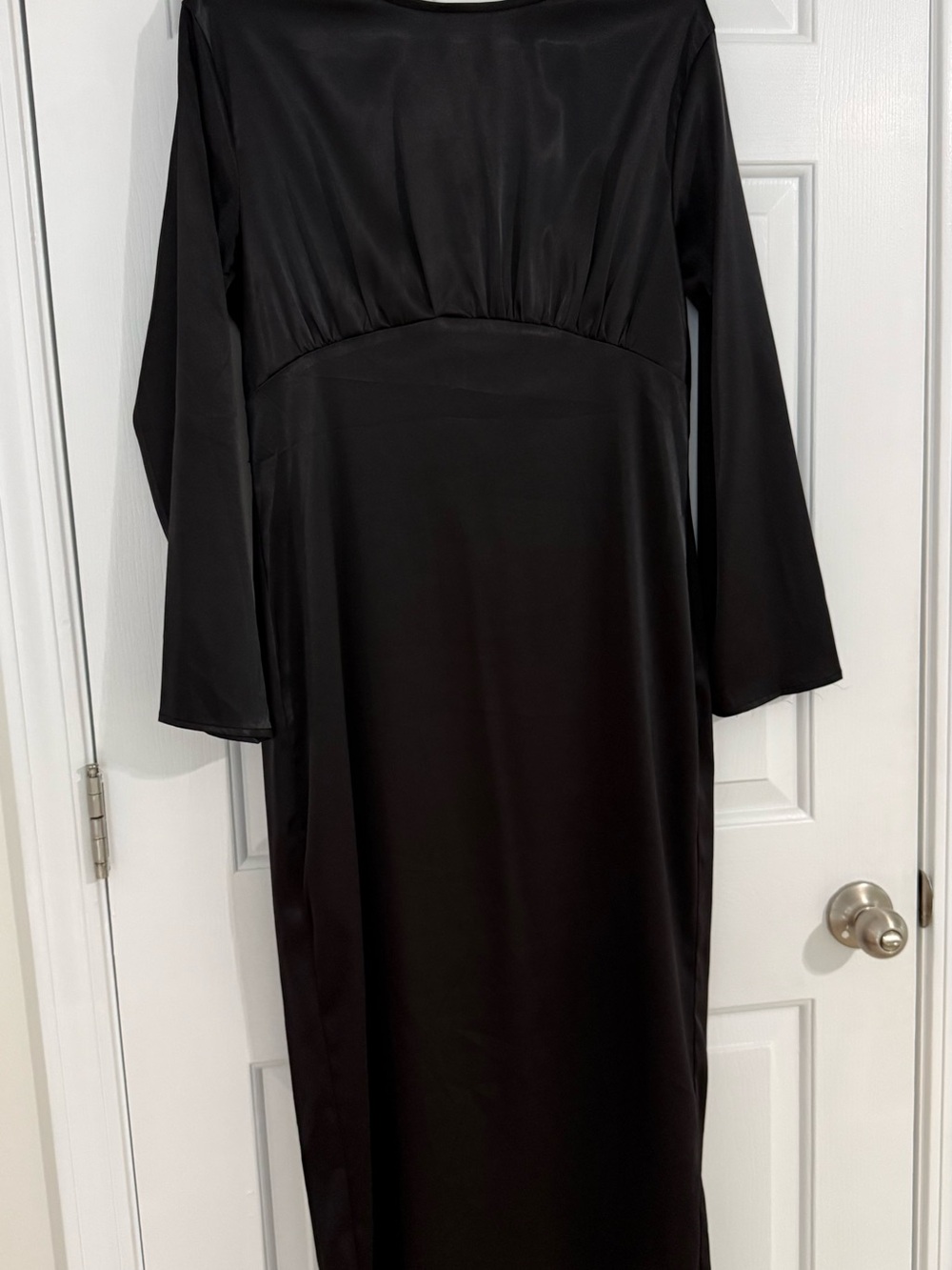 Sleek Black Long-Sleeve Midi Dress